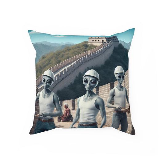 Aliens & The Great Wall of China Throw Pillow